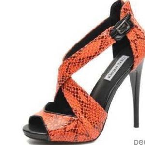 **SOLD** Steve Madden Banocka heel